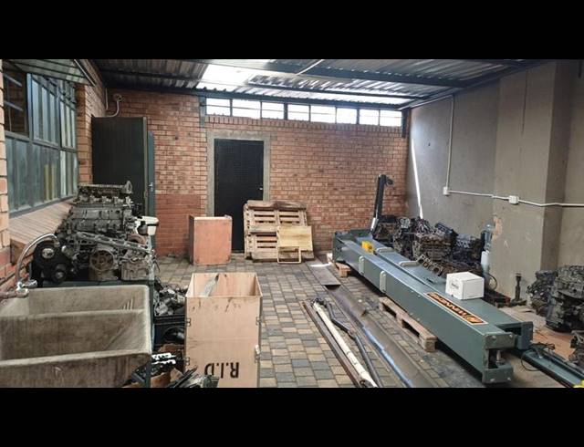 INDUSTRIAL PROPERTY TO RENT IN HENNOPSPARK